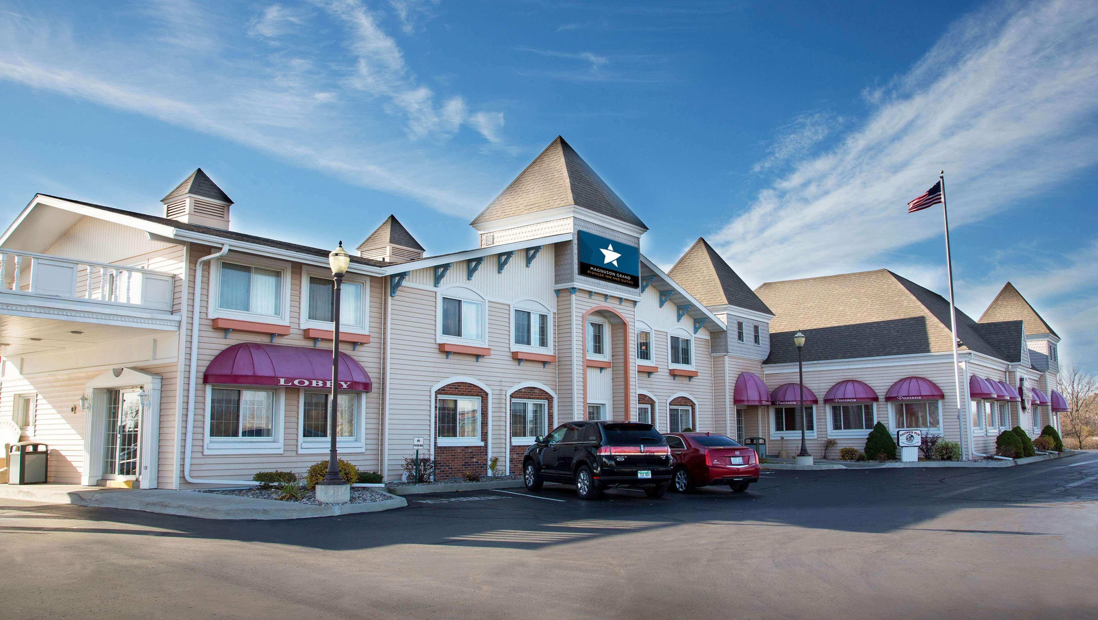 Magnuson Grand Pioneer Inn And Suites Escanaba Exterior photo