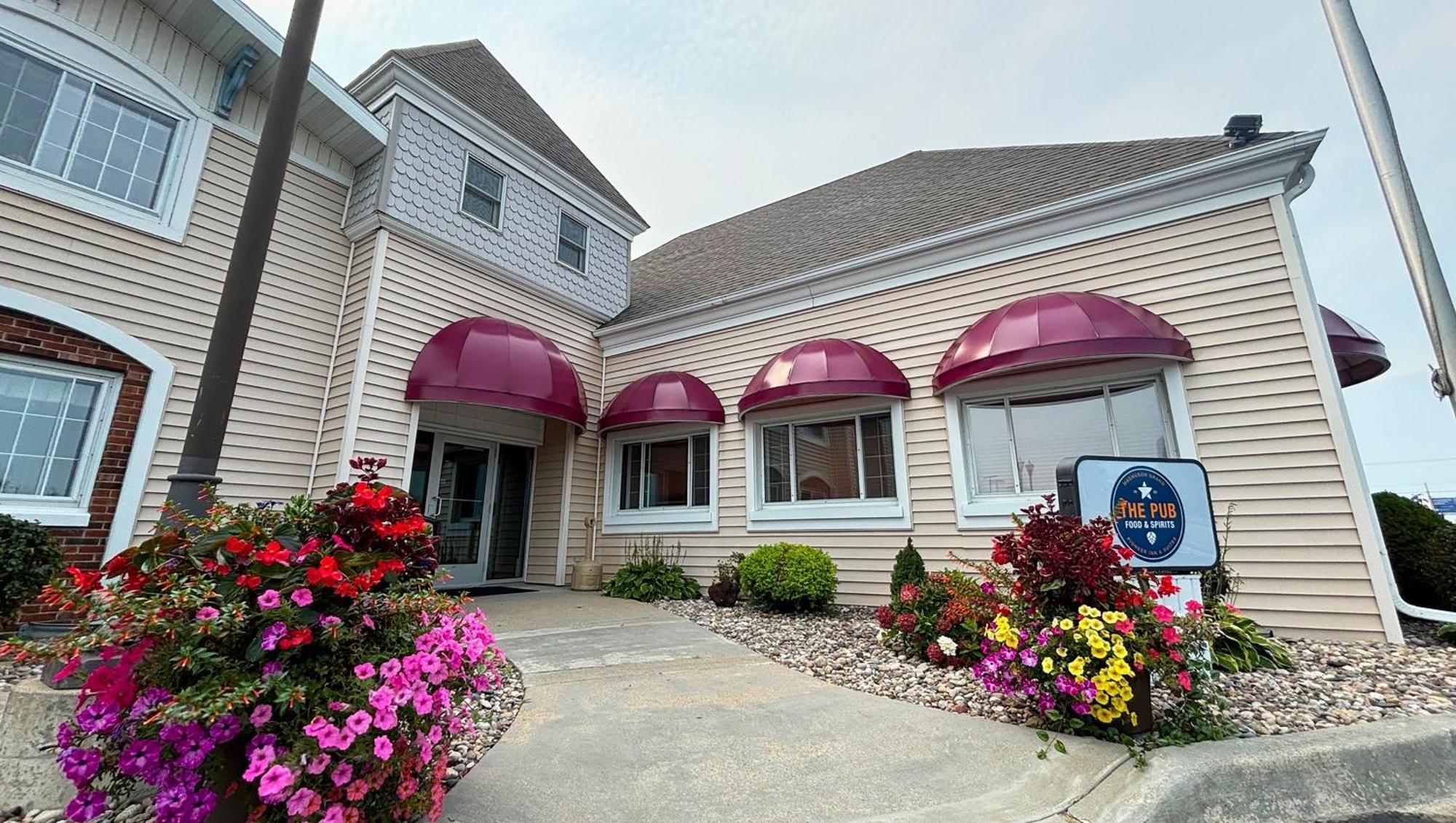 Magnuson Grand Pioneer Inn And Suites Escanaba Exterior photo