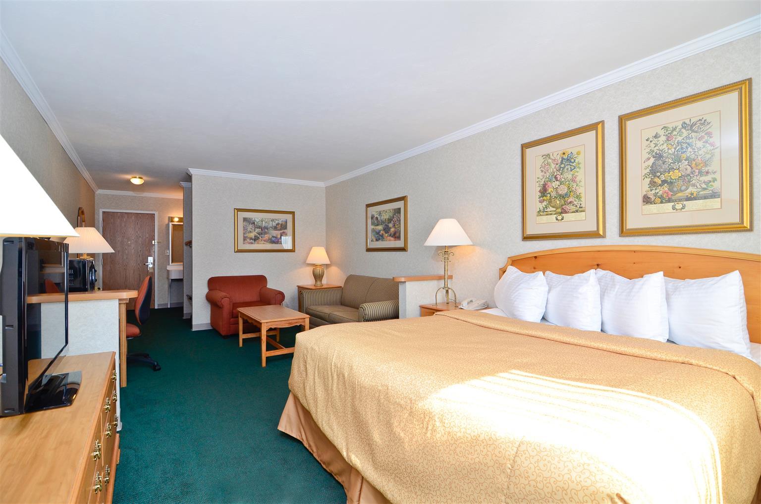 Magnuson Grand Pioneer Inn And Suites Escanaba Exterior photo