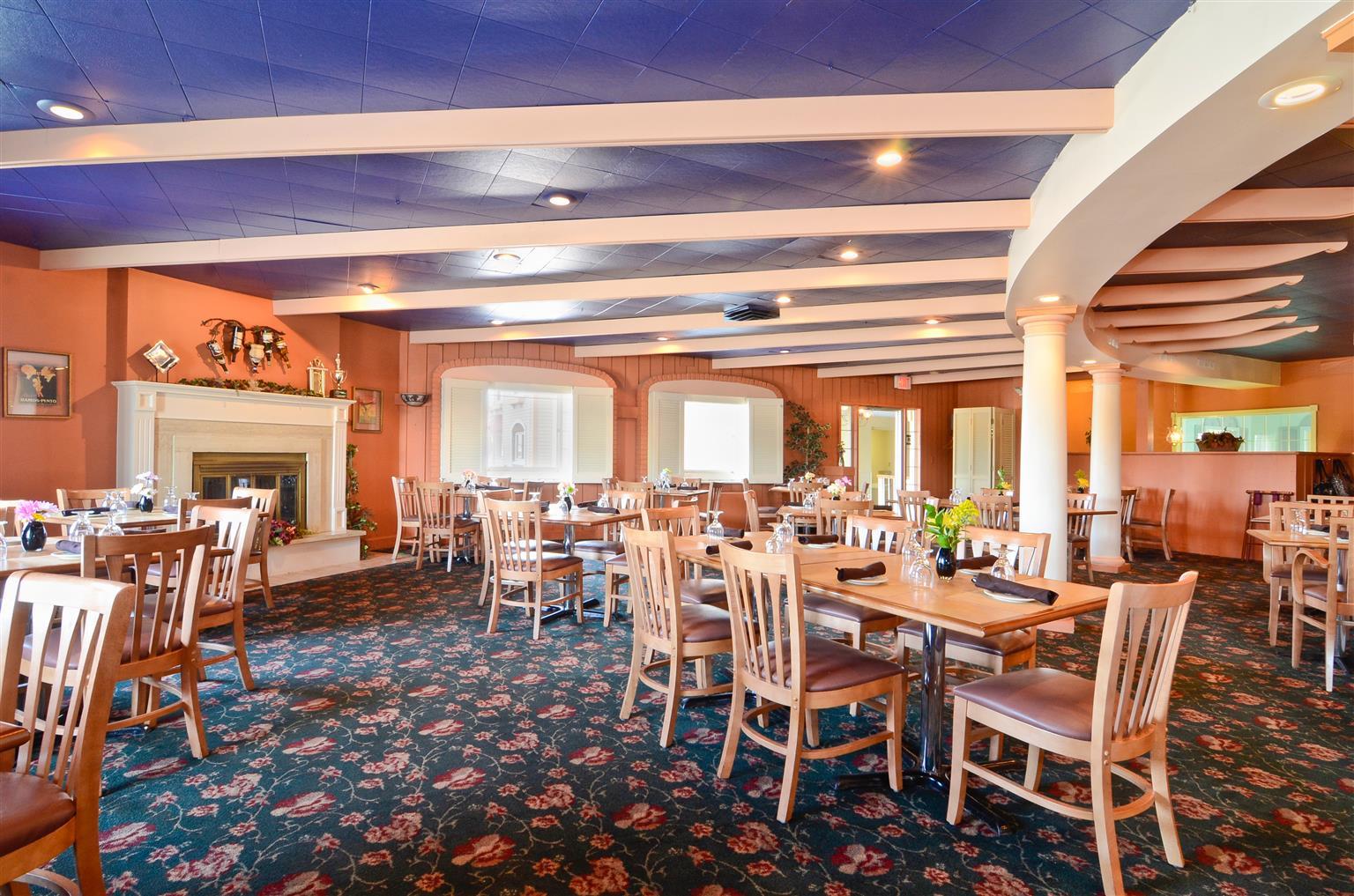 Magnuson Grand Pioneer Inn And Suites Escanaba Restaurant photo