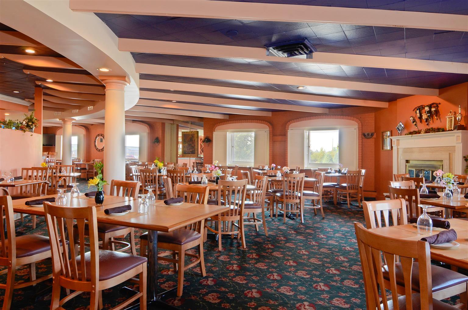 Magnuson Grand Pioneer Inn And Suites Escanaba Restaurant photo